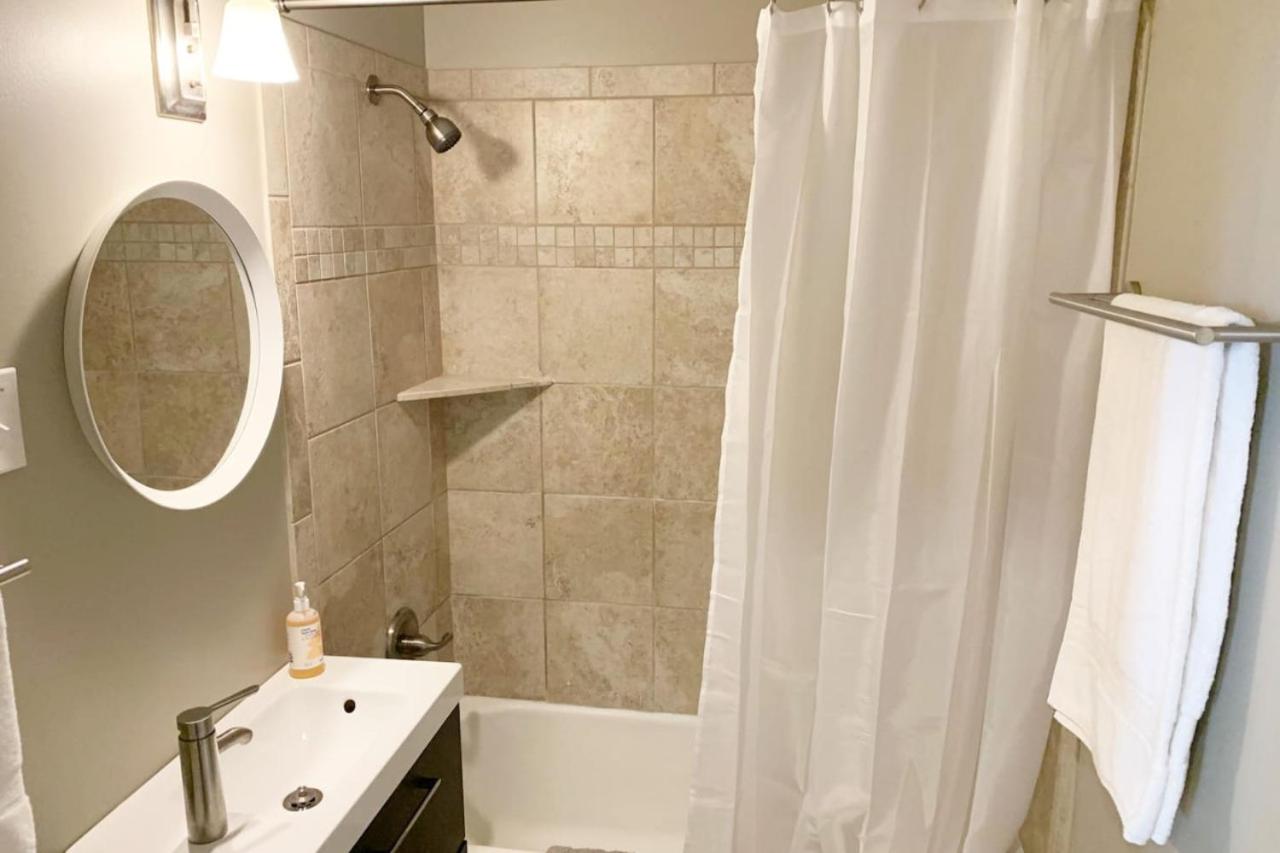 Hangout House play, work, and visit - 5