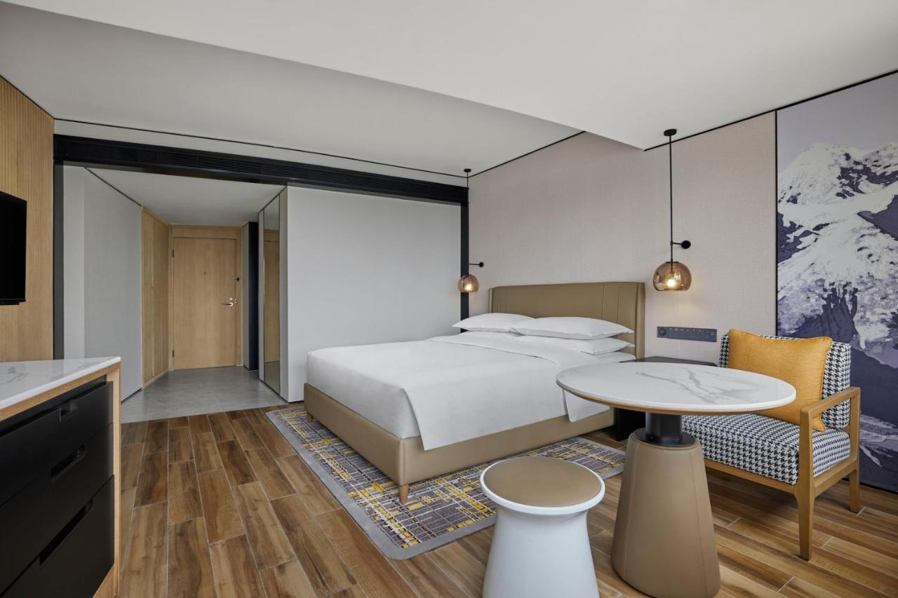 Sheraton Chengdu Lido Hotel photo