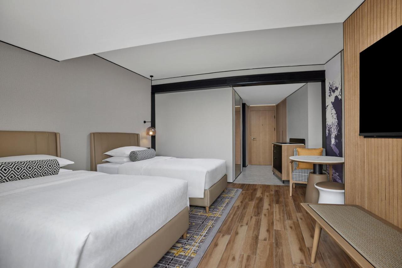Sheraton Chengdu Lido Hotel photo