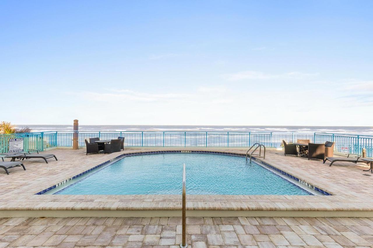 Wave Condominiums — photo 13