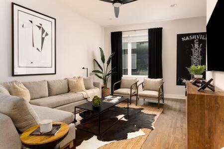 The Willow - Rooftop Lounge with Skyline Views - 3