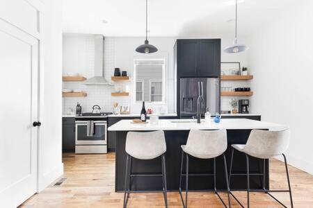 The Hadley House - Cozy Porch & Fenced in Backyard - 4