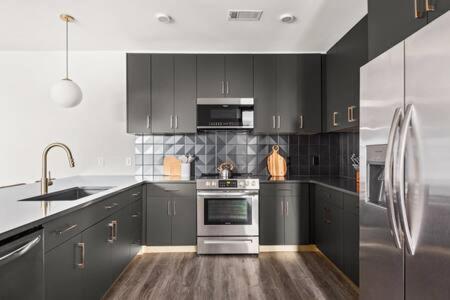 The Sobro Suite - 6 Beds & 6 blocks to Broadway - 2