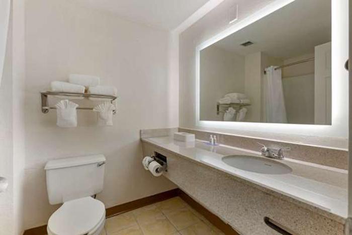 City Studios Inn and Suites — photo 7
