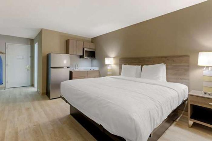 City Studios Inn and Suites — photo 2