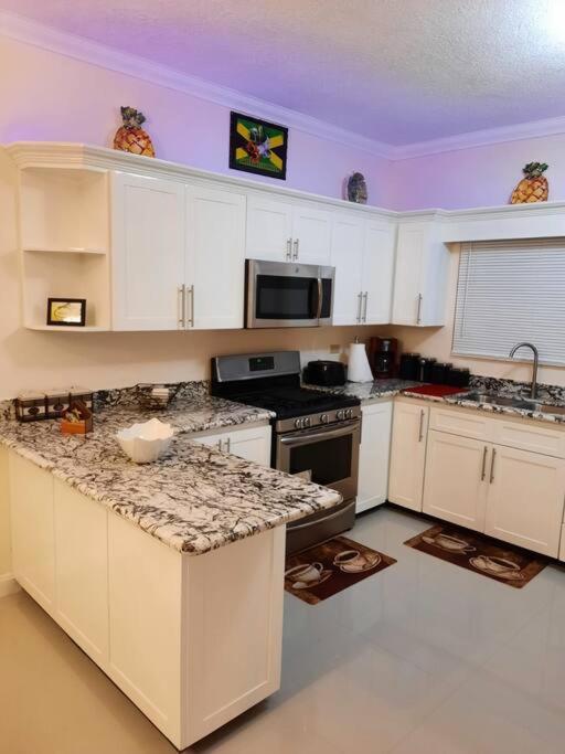 5 Min from Dunn River Fall 2 Bedroom Townhome Pool Balcony - 3