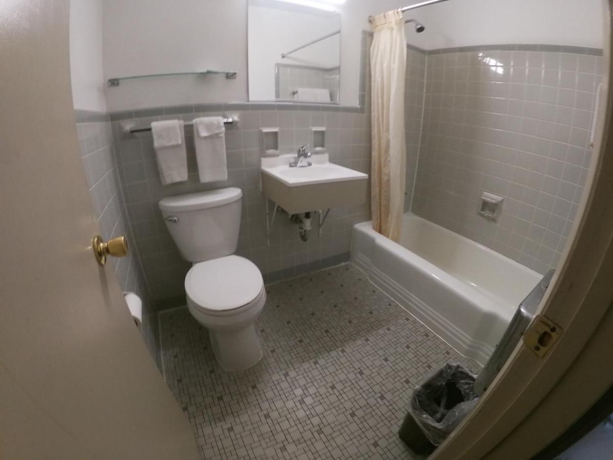 BUDGET INN — photo 8