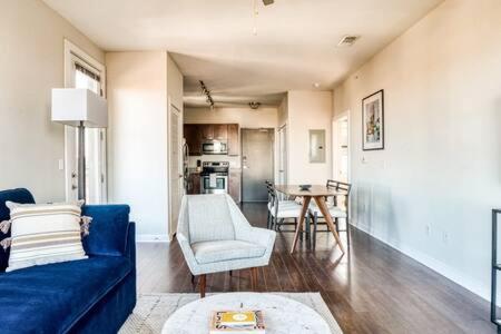 TWO CozySuites Spacious Music Row Condos with parking - 3