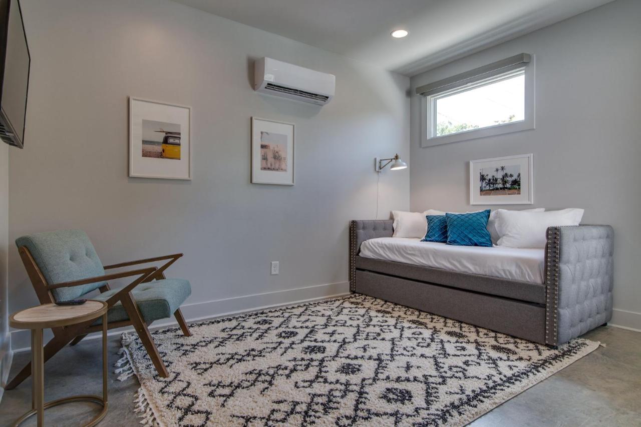 Modern East Nashville Gem, Walk to Local Favorites, Cozy Den, Workspace & Smart TVs, Fully Equipped Kitchen, Garage & Fast WiFi, Near Mas Tacos, Rosepepper & Five Points, 10 Min to Broadway & Nissan Stadium, 24 Hr Hospitality - 4