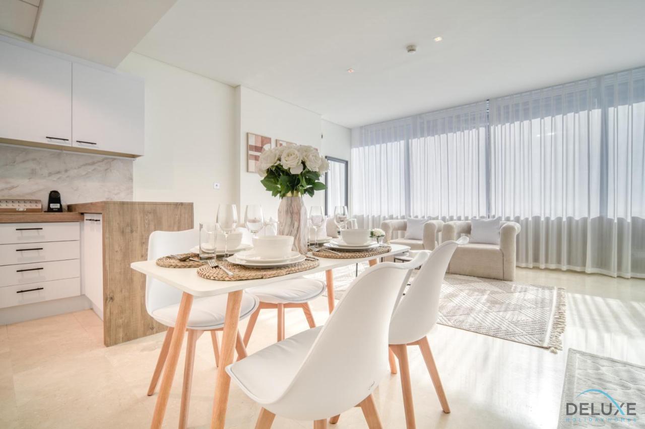 Special Offer Stylish 1BR with Scenic Views & Pool by Deluxe Holiday Homes - 5