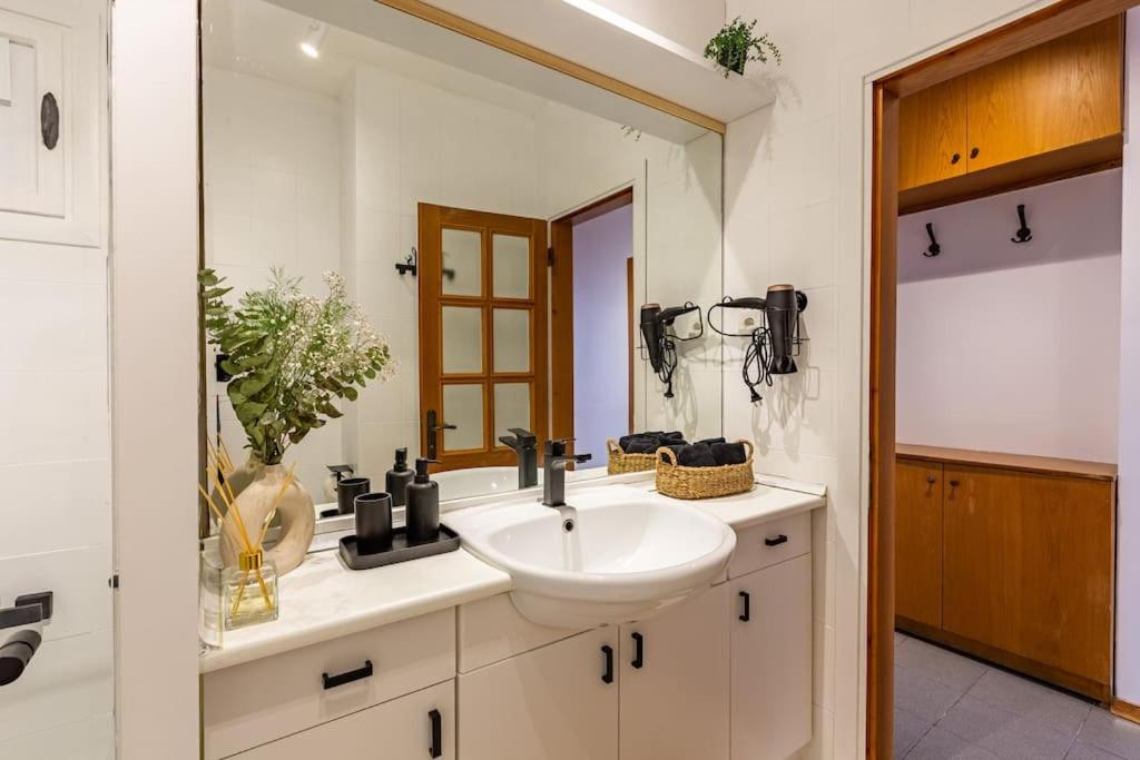 Location, Location, Location!BY LIFT! - 3