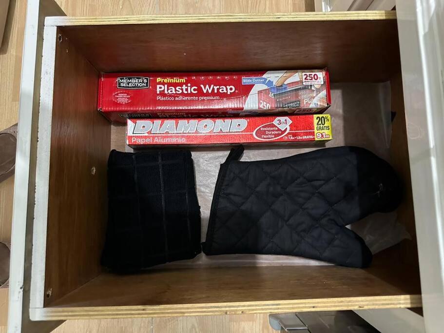 Eagles Nest Villa Studio AC TV WIFI Fan Luxury Modern - 4