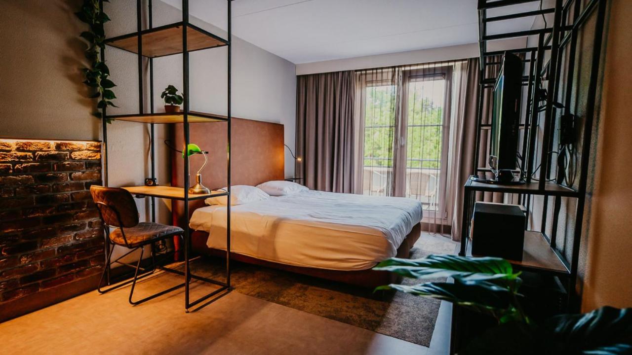 Een bed of bedden in een kamer bij Hotel De Zeeuwse Stromen