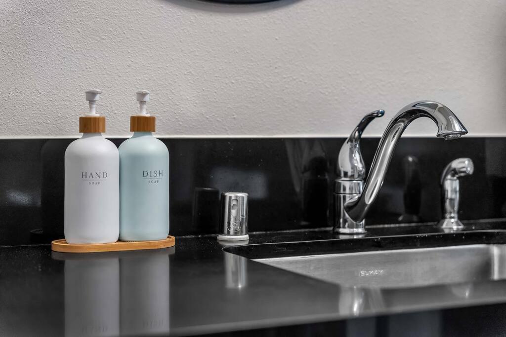 Stylish in Sunny Santa Monica walk to Beach & Pier - 3