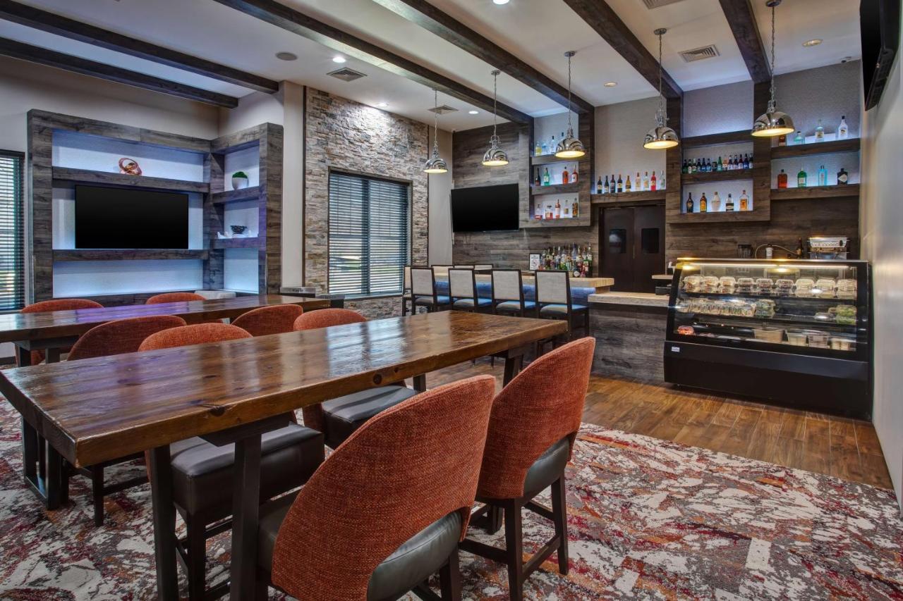 Airport Hotel Inn & Suites (EWR) — photo 9