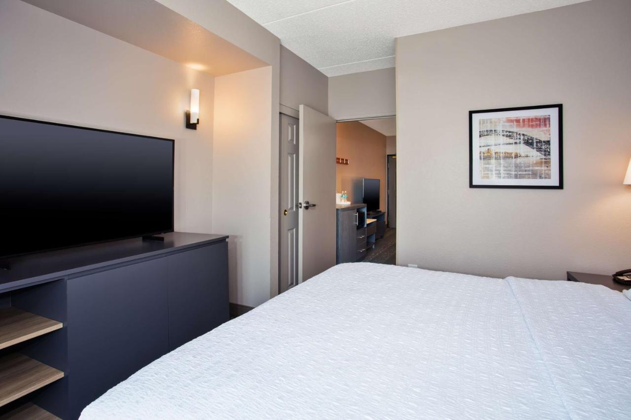 Airport Hotel Inn & Suites (EWR) — photo 21