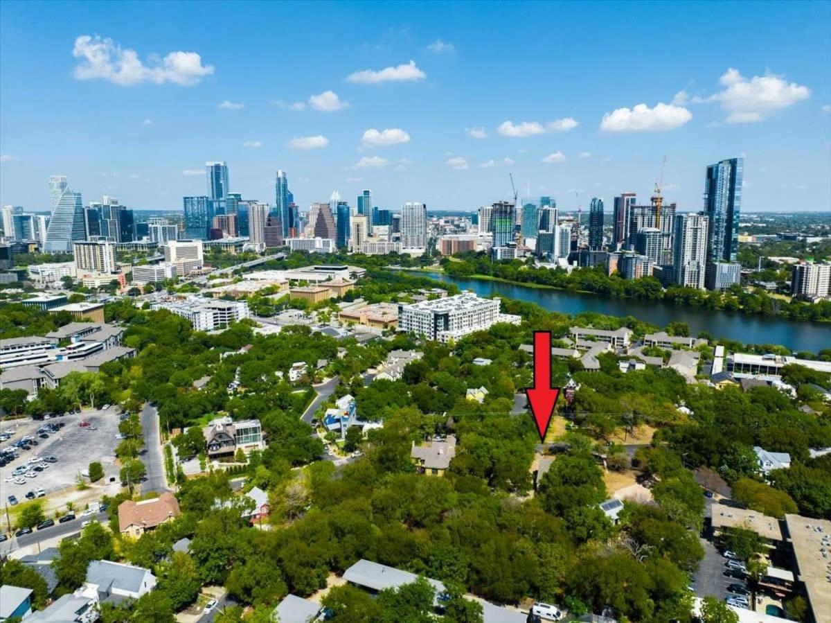 Urban Cowboy Villas - Heart of 704 - 3