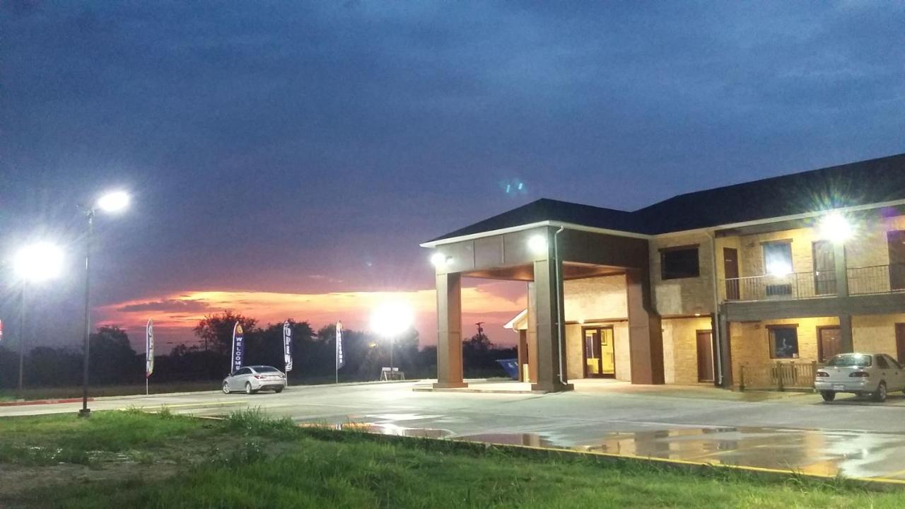 Lux Inn & Suites — photo 12