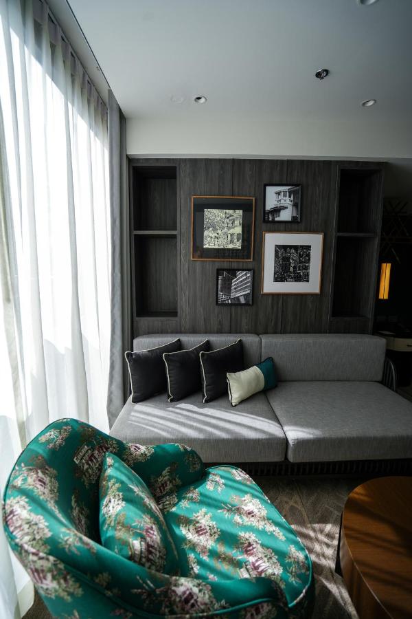 Madi Paidi Bangkok, Autograph Collection - 5