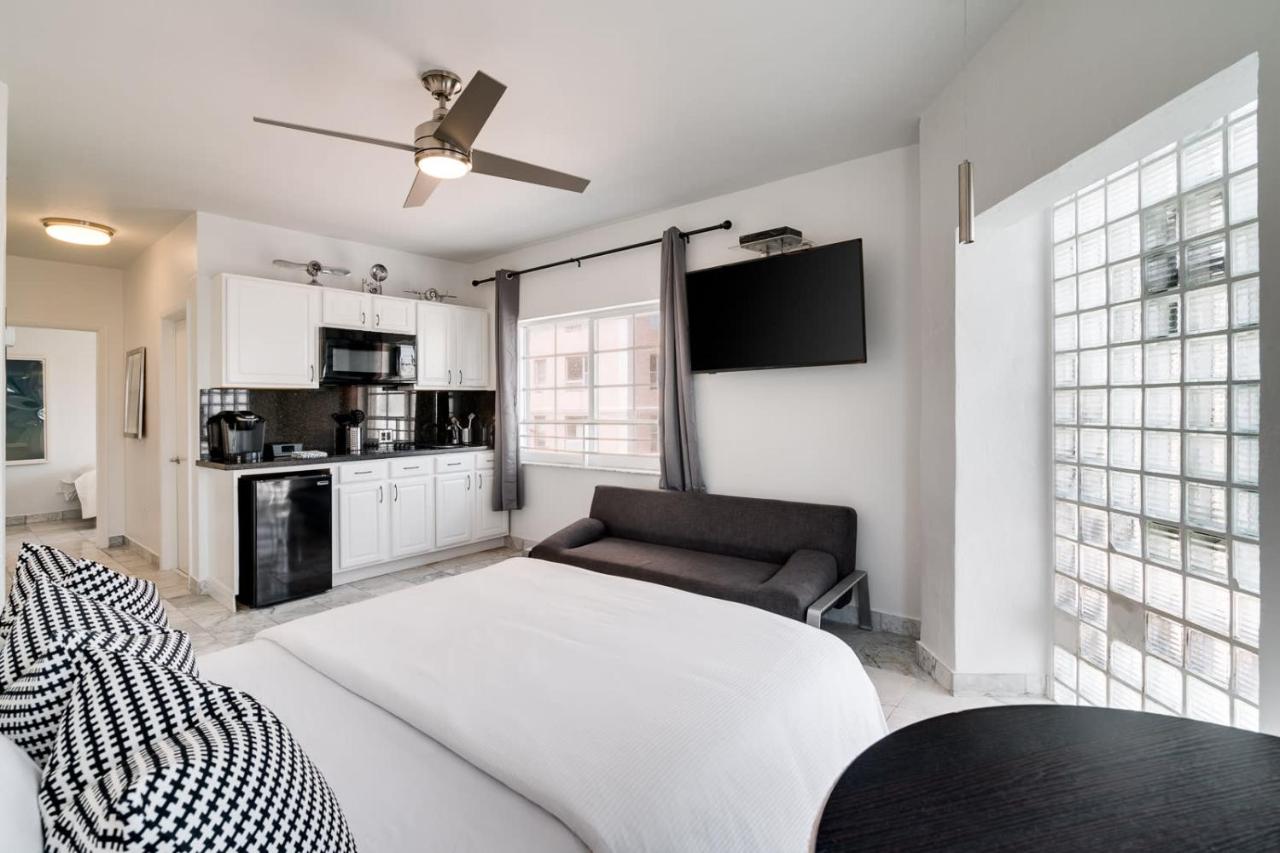 Best Location SOBE Top Floor 2 min to beach & fun - 5