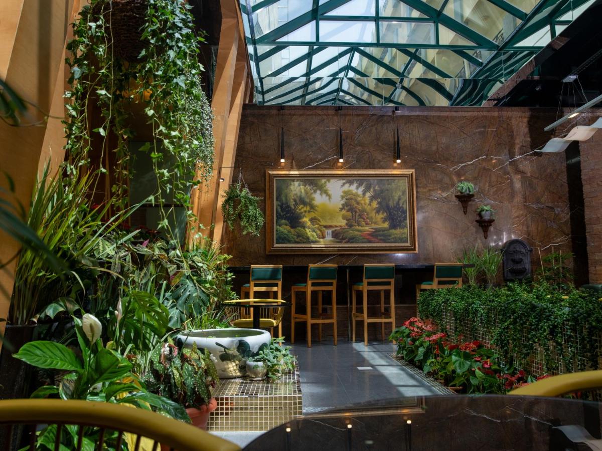 Al Khoory Executive Hotel, Al Wasl