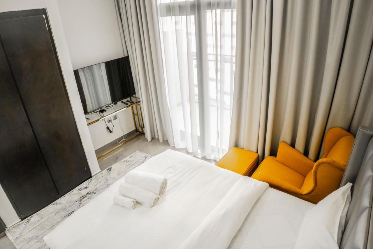 Perfect Studio Apartment Near to Metro Station - 2