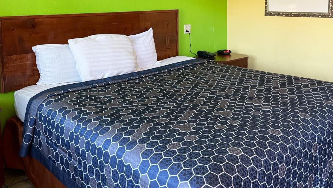 Royal Inn Linden — photo 16