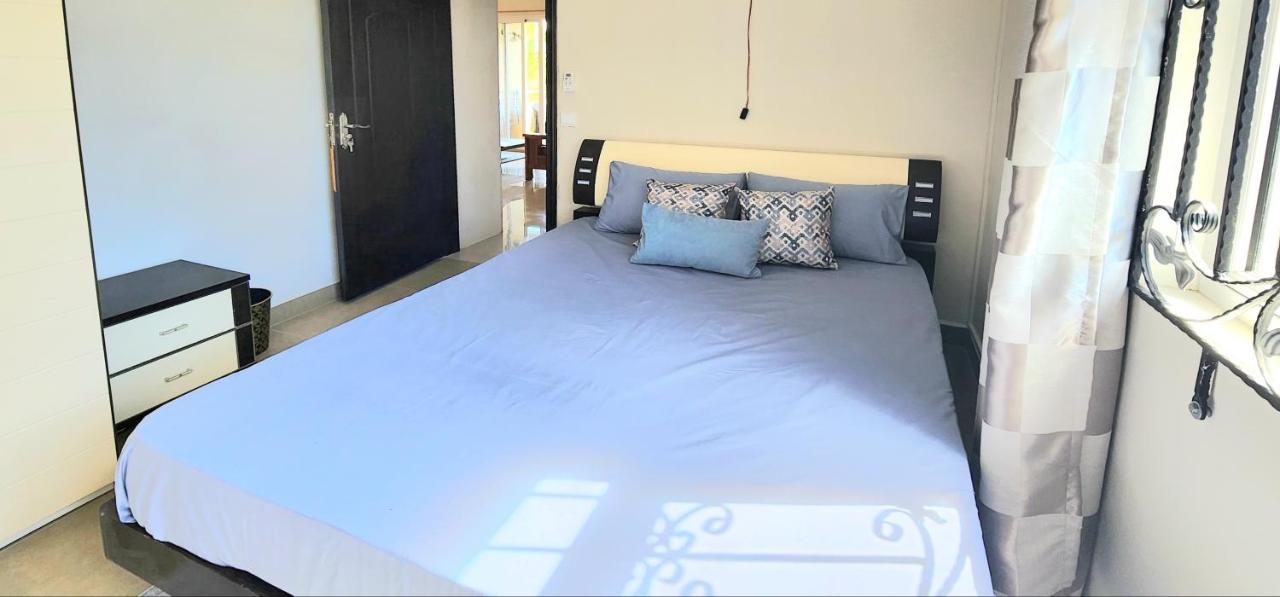 Number 7, 2nd floor, Pebble Bay Apartments with Garden View - 2