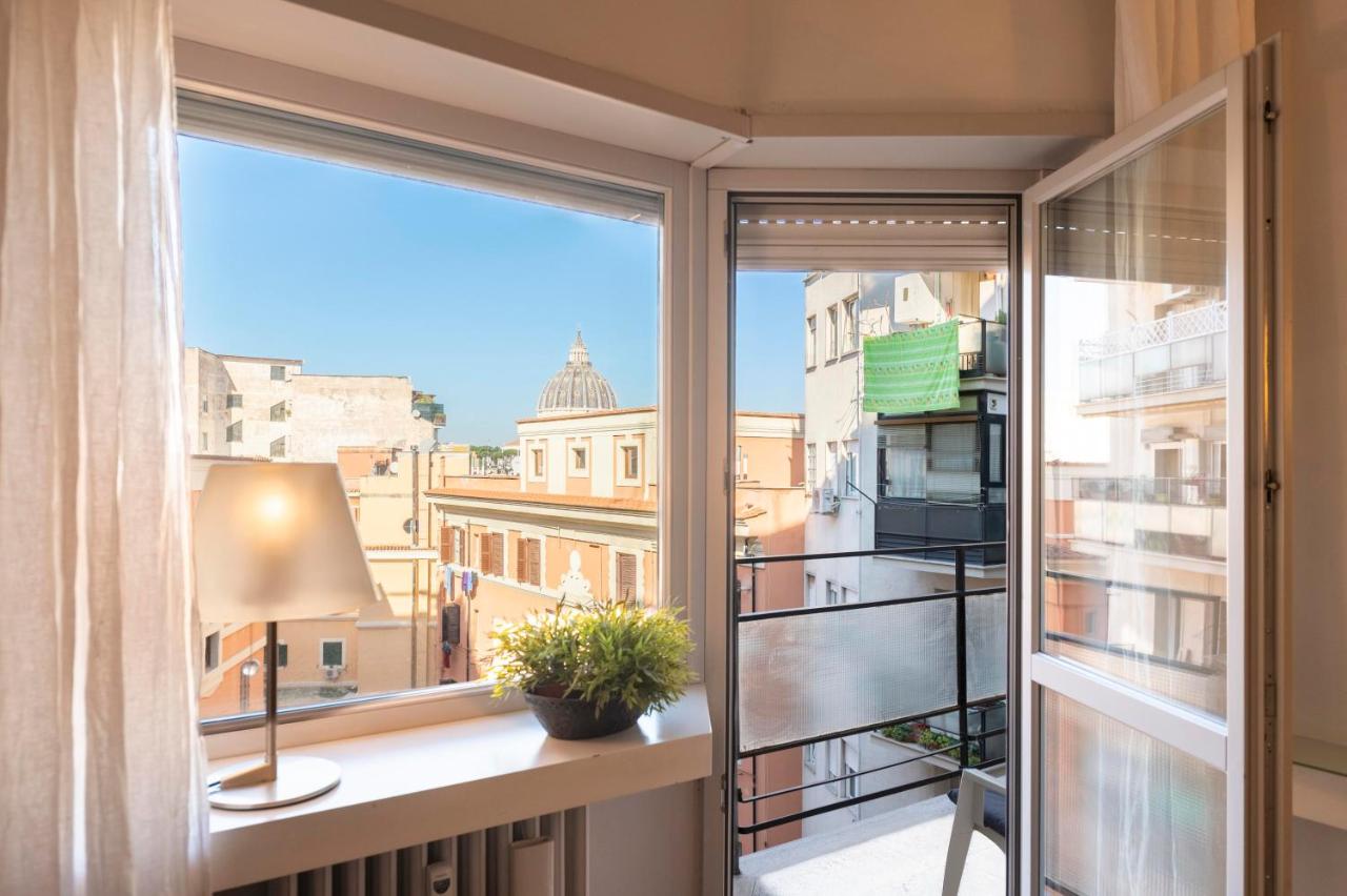 Di fronte alla basilica di S Pietro - 4