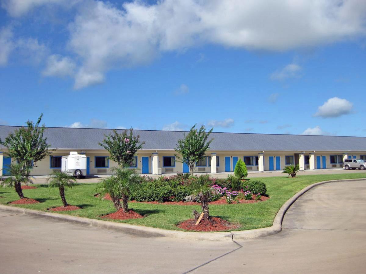 Relax Inn Angleton, TX — photo 6