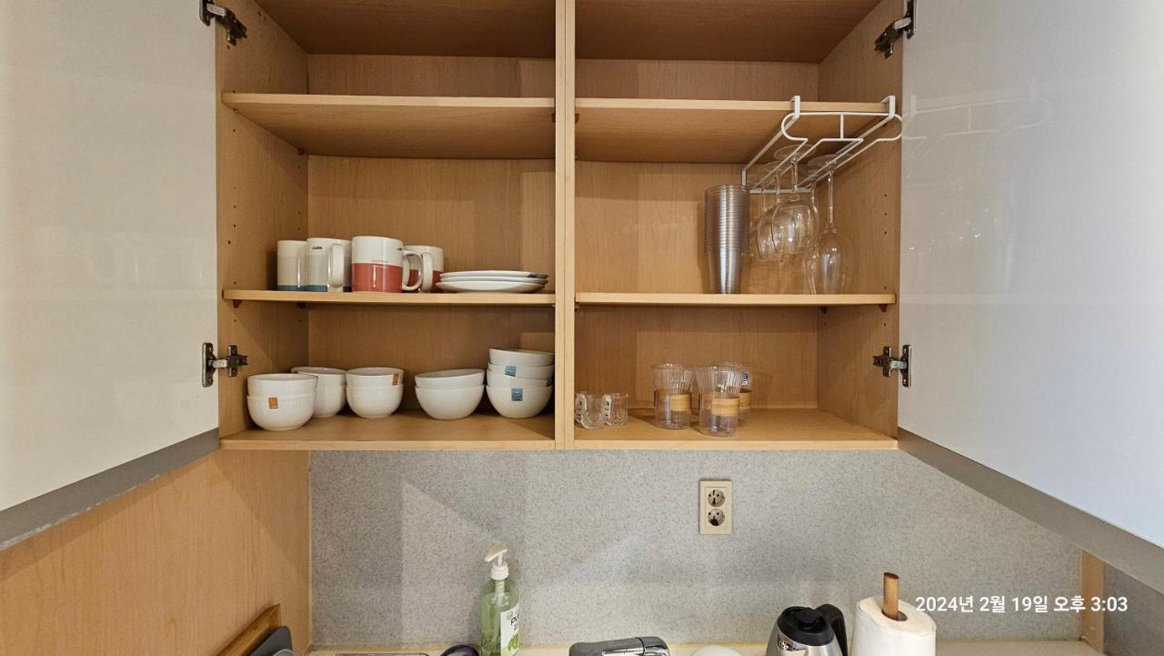 Hongdae Residence-5 1min from Hongik Uni station Exit #1 - 4