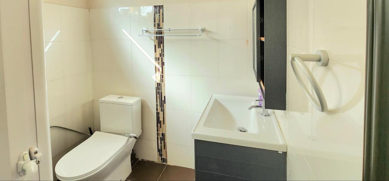 Number 7, 2nd floor, Pebble Bay Apartments with Garden View - 3