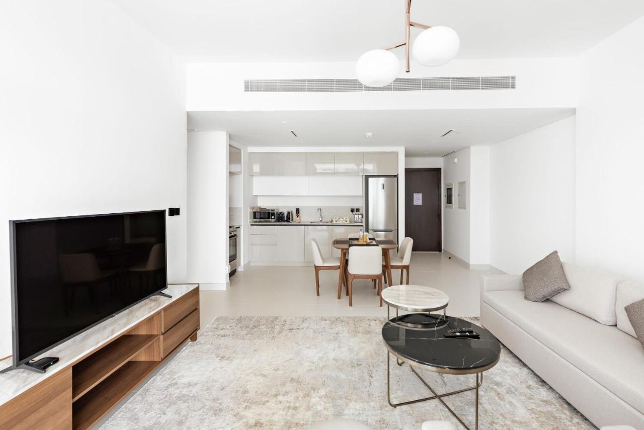 Silkhaus Vacation Homes Marina View with Tower's Private Beach - 2