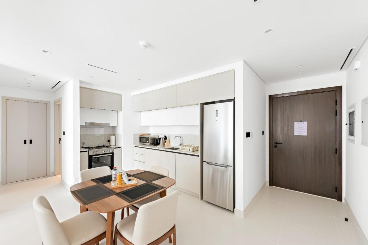 Silkhaus Vacation Homes Marina View with Tower's Private Beach - 5