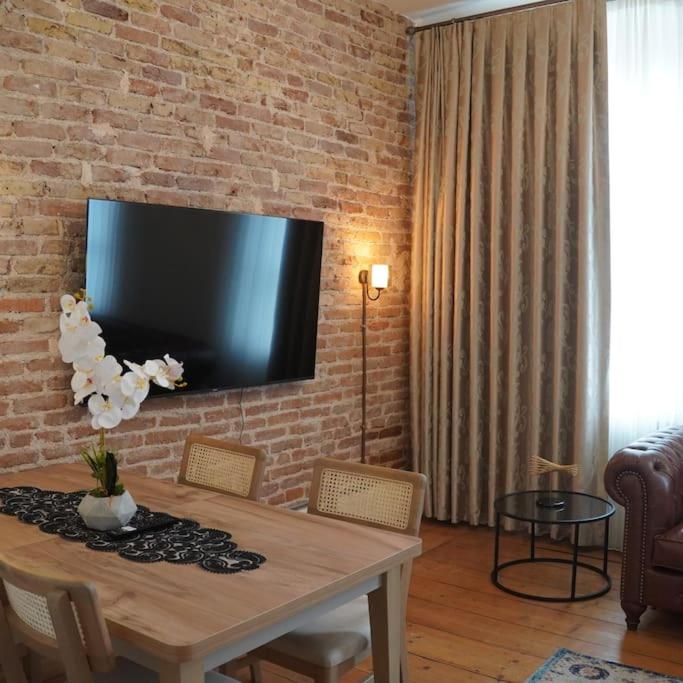 GALATA KULESİ yakınında geniş 3+1 tarihi daire