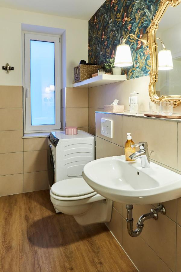 R B Apartment am Airport Hamburg - 1-4 Personen - Küche - Smart TV - Waschtrockner - kostenloser Parkplatz - perfekt für Geschäftsreisende und Familien