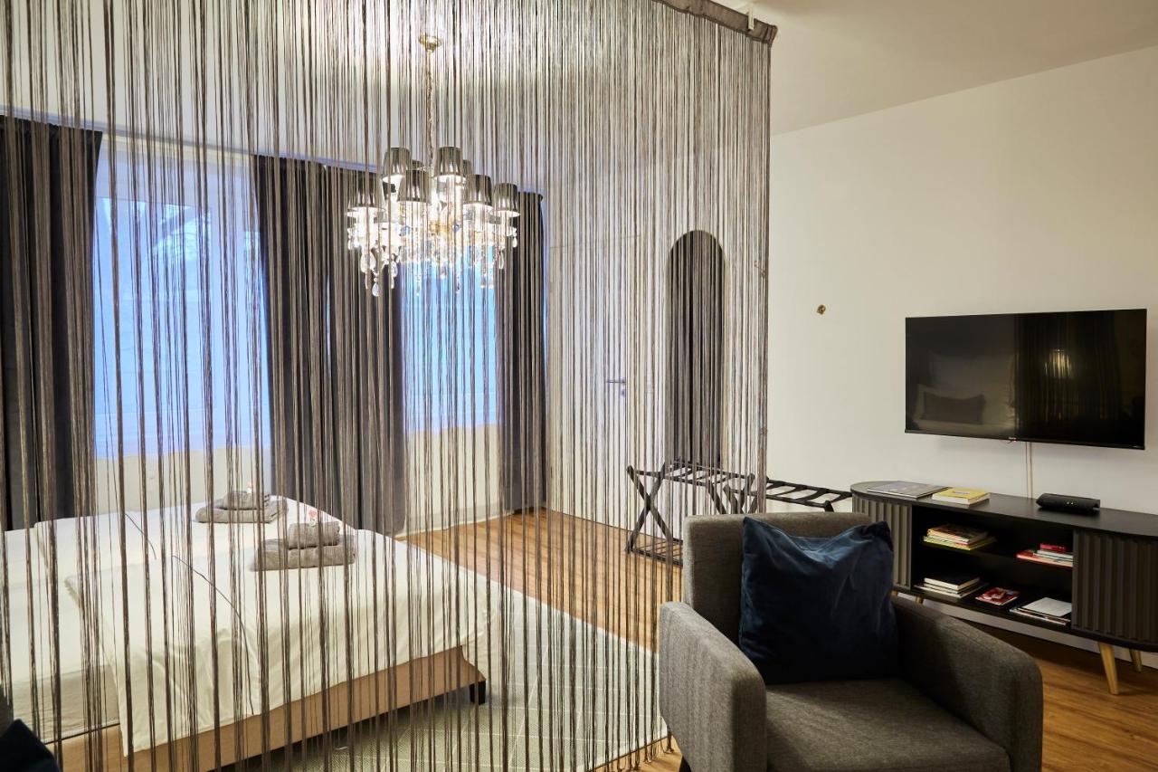 R B Apartment am Airport Hamburg - 1-4 Personen - Küche - Smart TV - Waschtrockner - kostenloser Parkplatz - perfekt für Geschäftsreisende und Familien