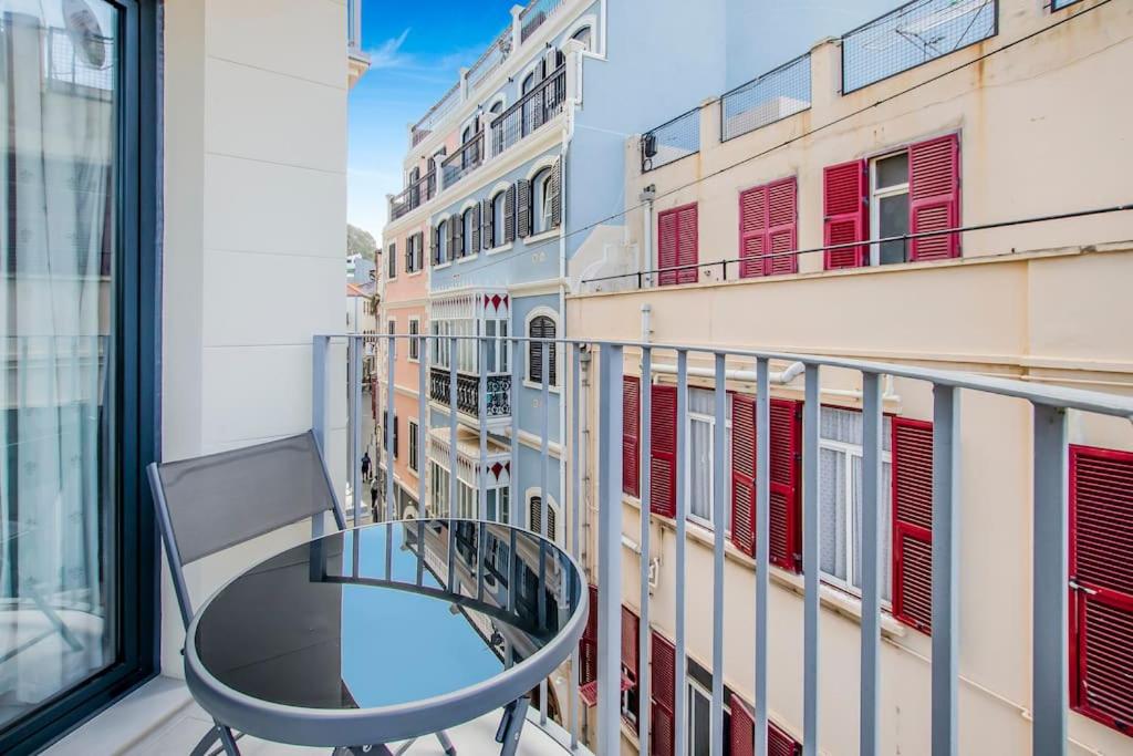 The Residence City Centre - Modern Family Apartment with Rooftop Pool & Terrace - Children stay for Free
