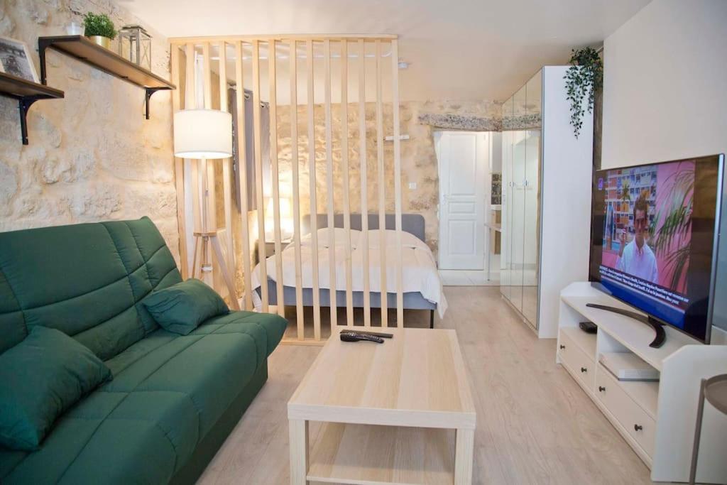 Isaure - Stylish Studio Sorbonne District