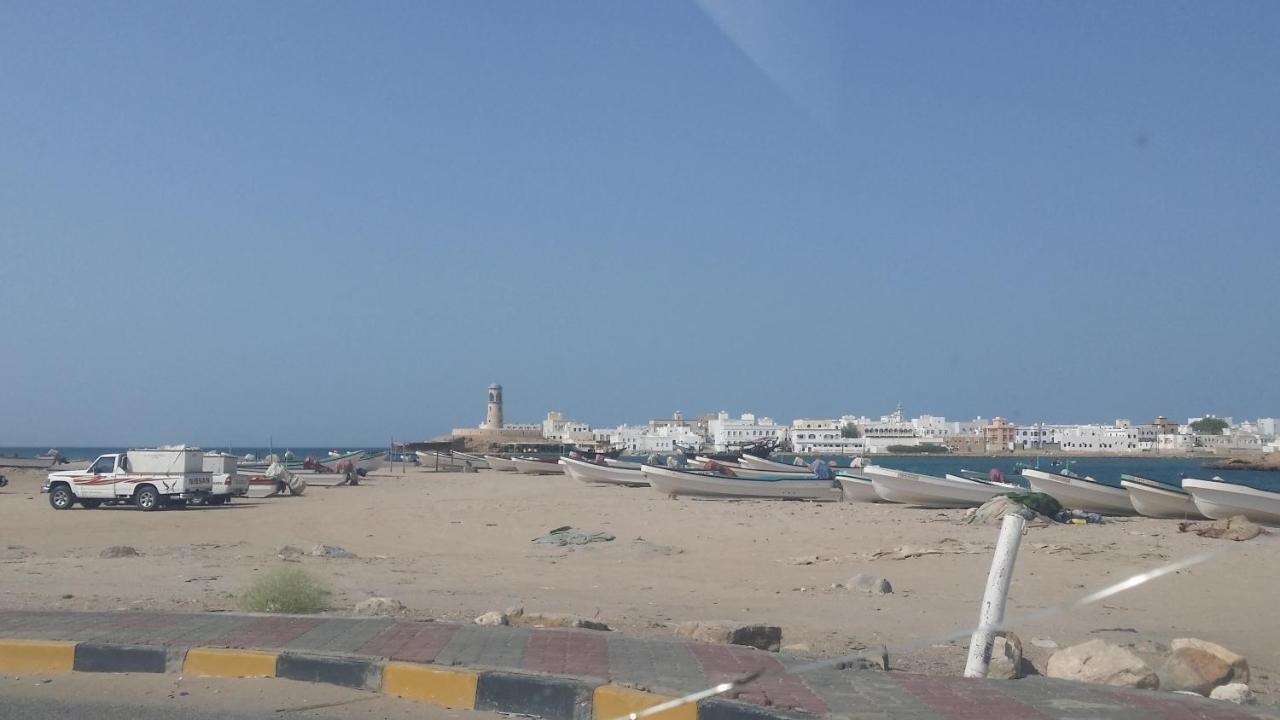 Beach: Alafeeh Corniche Hotel Apartments