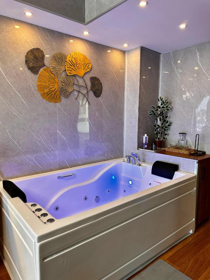 King Room with Spa Bath
