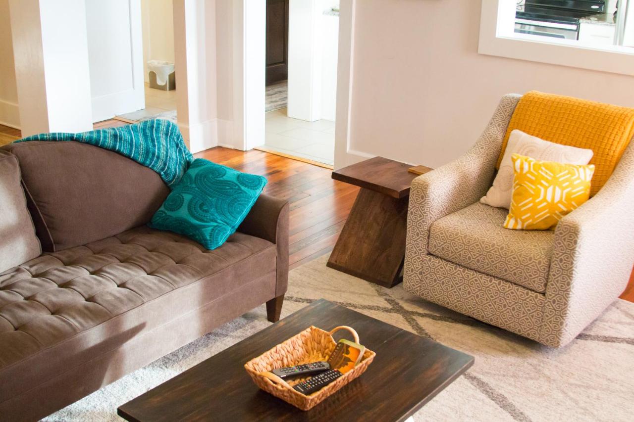 East Nashville upstairs apartment, one queen BR, 2 twin BR,1bath in Five Points, close to downtown - 2