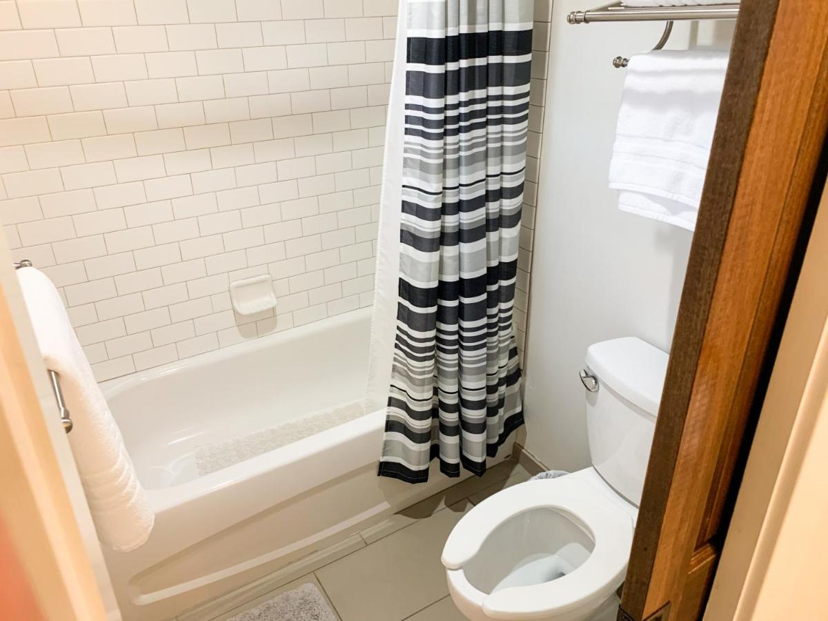 East Nashville upstairs apartment, one queen BR, 2 twin BR,1bath in Five Points, close to downtown - 5