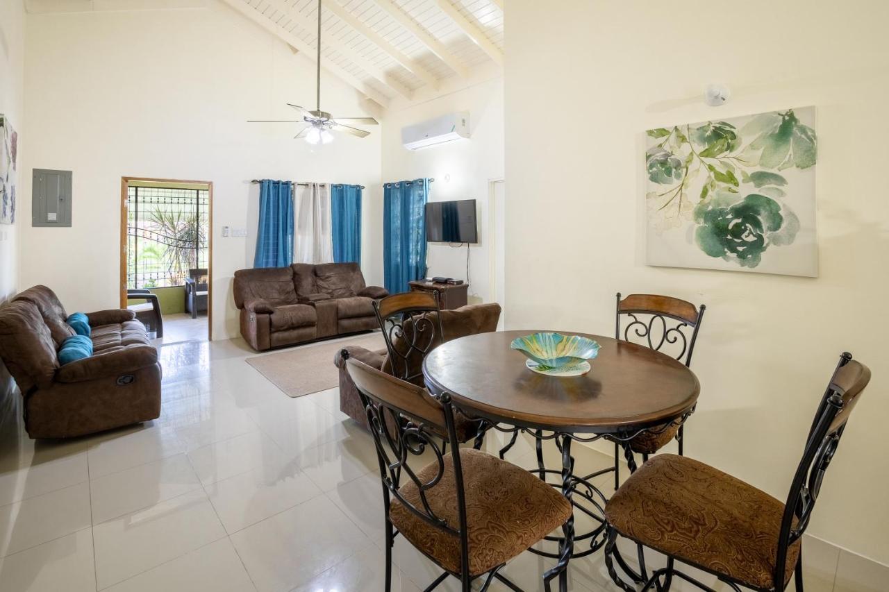 Villas in Draxhall, Pool, Gym, Tennis, Kids Playground - 3