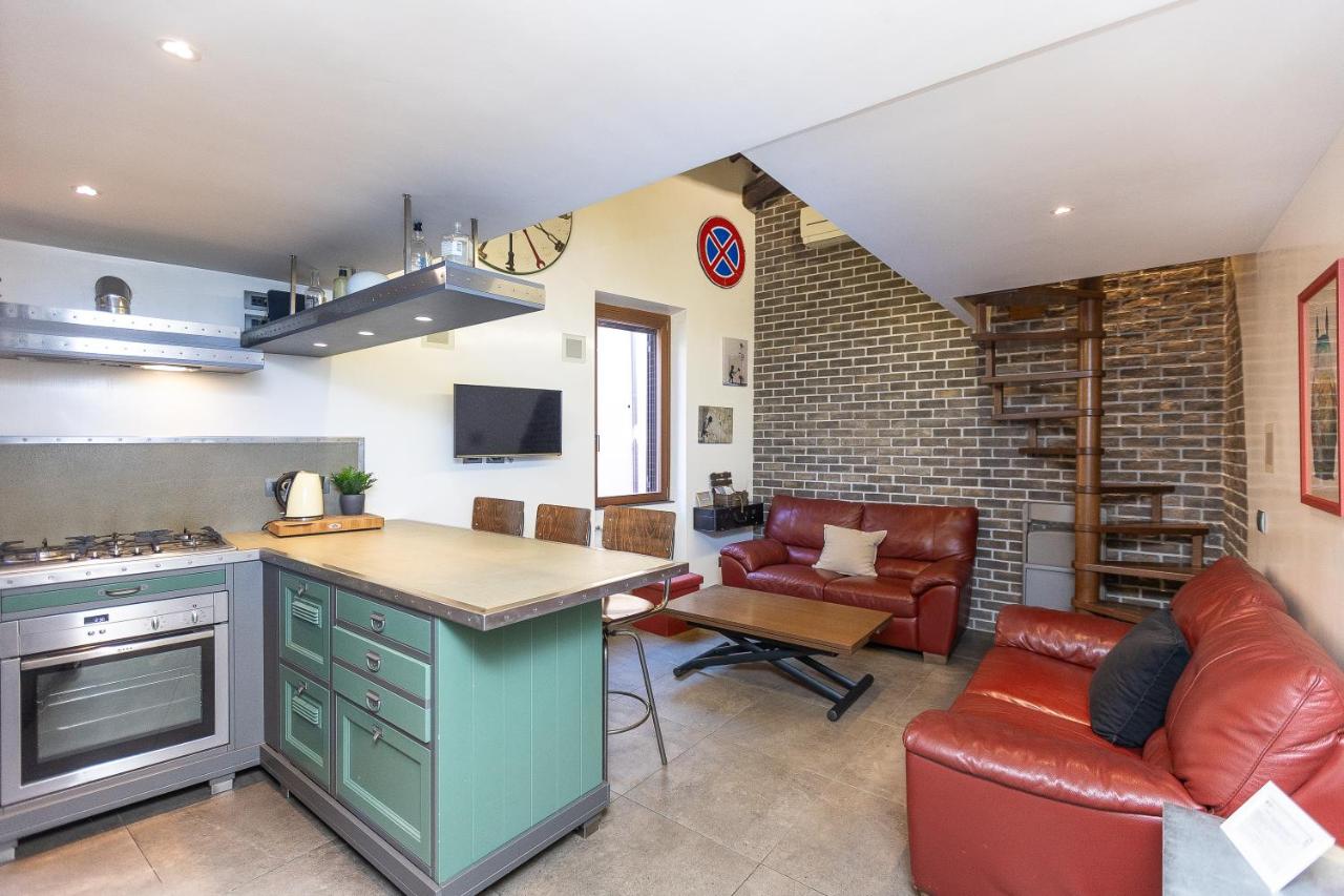 Mou Trastevere House by Rental in Rome