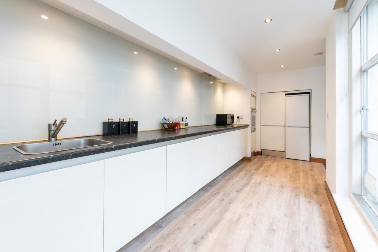 Luxury 2 Bedroom Flat in Bell Street - 3