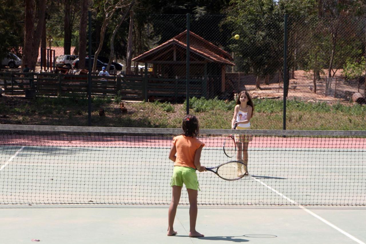Tennis court: Hotel Fazenda Vista Alegre