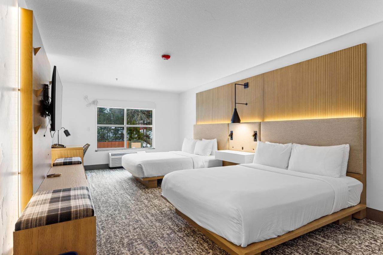 The Evergreen Hotel — photo 2
