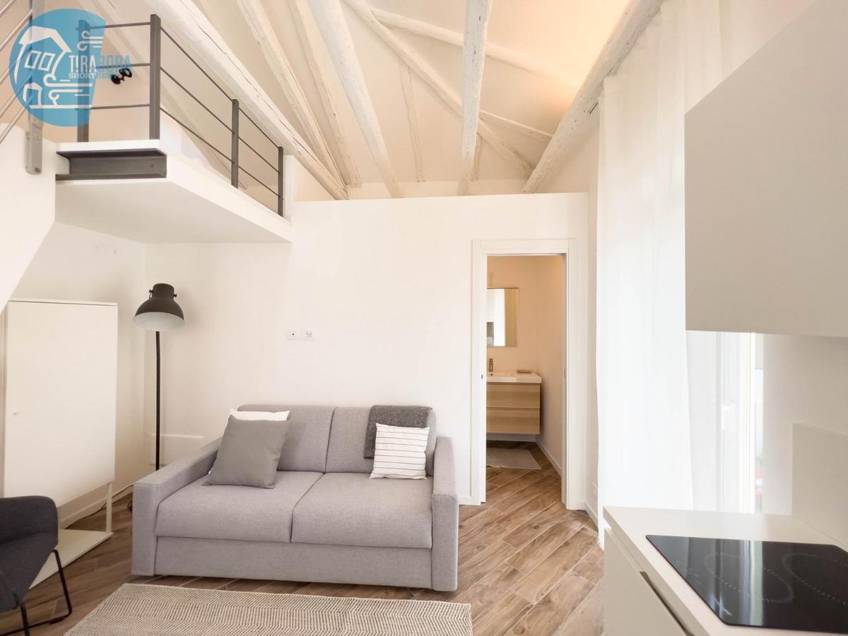 Basovizza 3 Angelica Tirabora Short Rent - 2