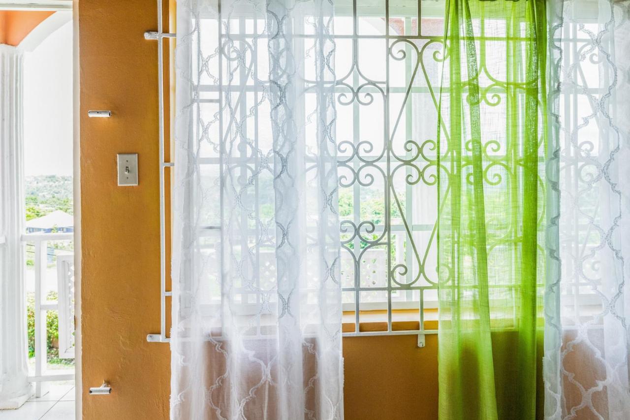 YanceyLargo-6BR Two-Story Estate with Mountain Views - 4